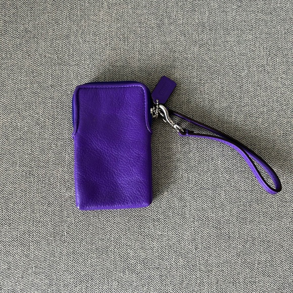 Coach phone holder and wallet - Picture 2 of 3